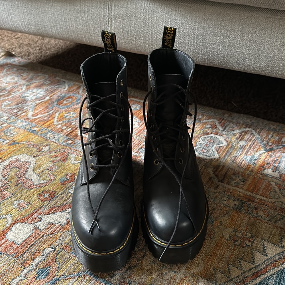 Dr. Martens Shriver boot